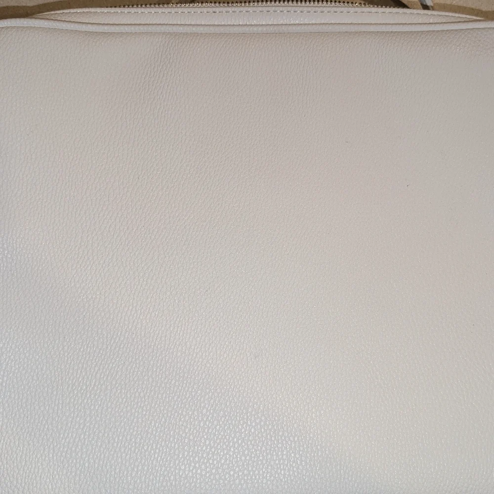 GUESS Floral Print Laptop, EUC